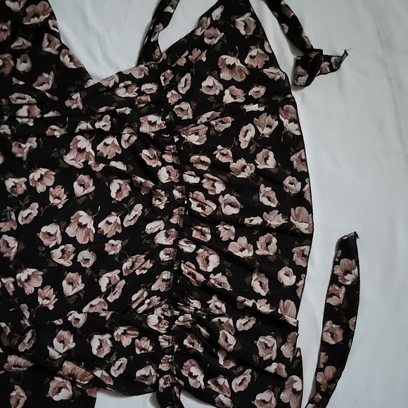 Forever 21 black/floral tie-front top - Picture 11 of 12